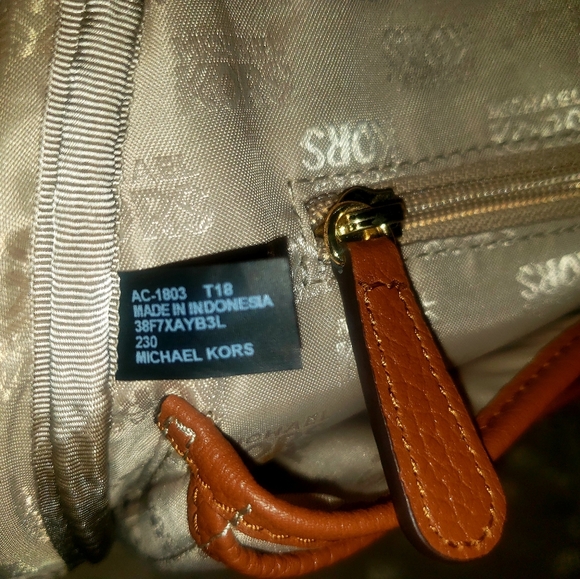 EUC Michael Kors Large Abbey Leather Backpack - Picture 7 of 11